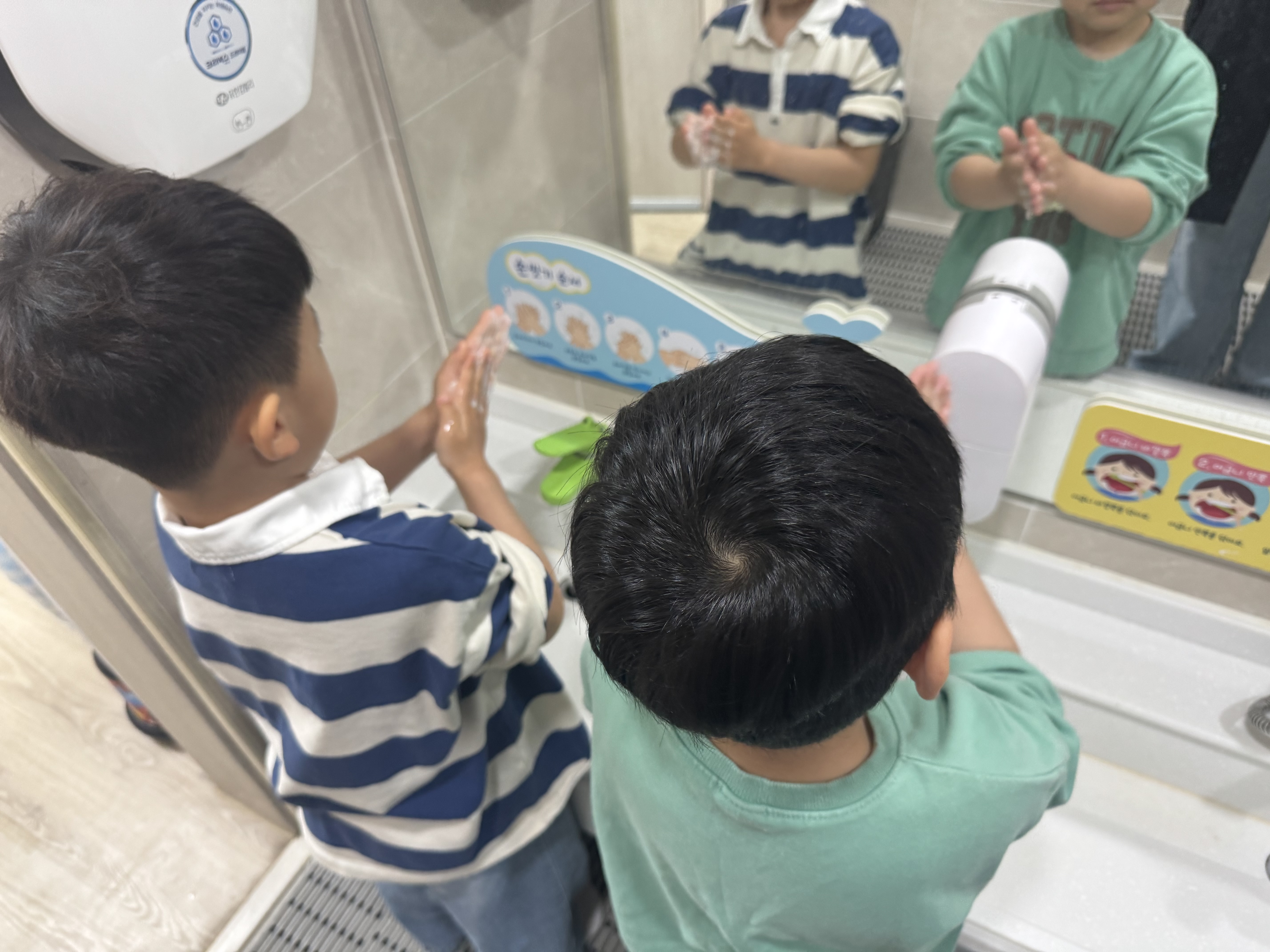 연수구는 지난 3월부터 지역 내 어린이집·유치원 15곳의 6세~7세 어린이 916명을 대상으로 2025년 찾아가는 감염병 예방 교육 및 손 씻기 체험 교실을 진행했다